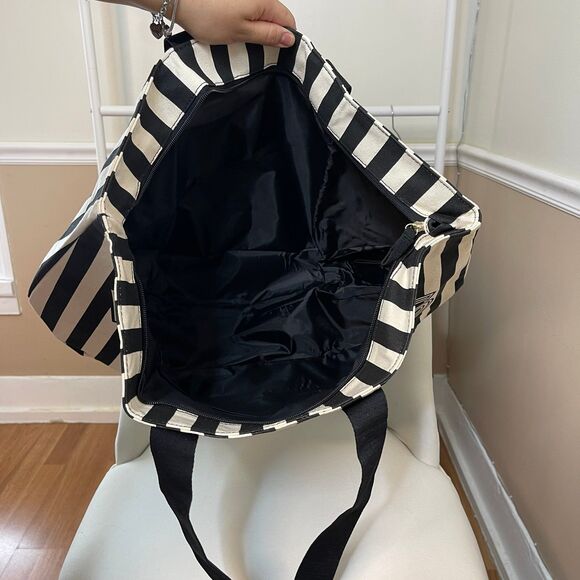 Victoria’s Secret Graphic Stripe Tote Bag & Wristlet Pouch Set - Picture 4 of 10